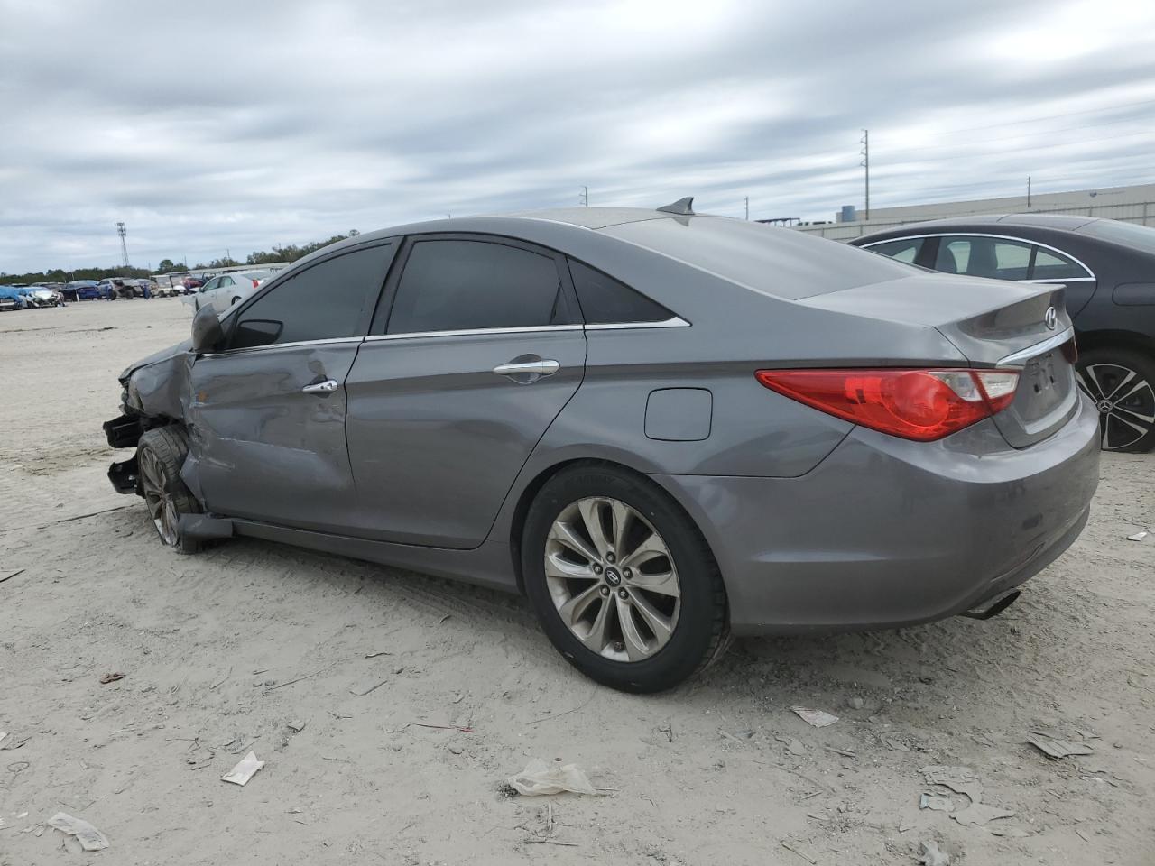 2013 Hyundai Sonata - Image 2