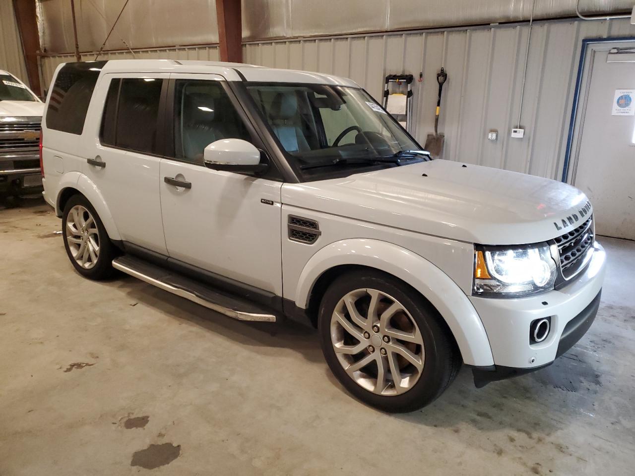 2016 Land Rover LR4 - Image 4