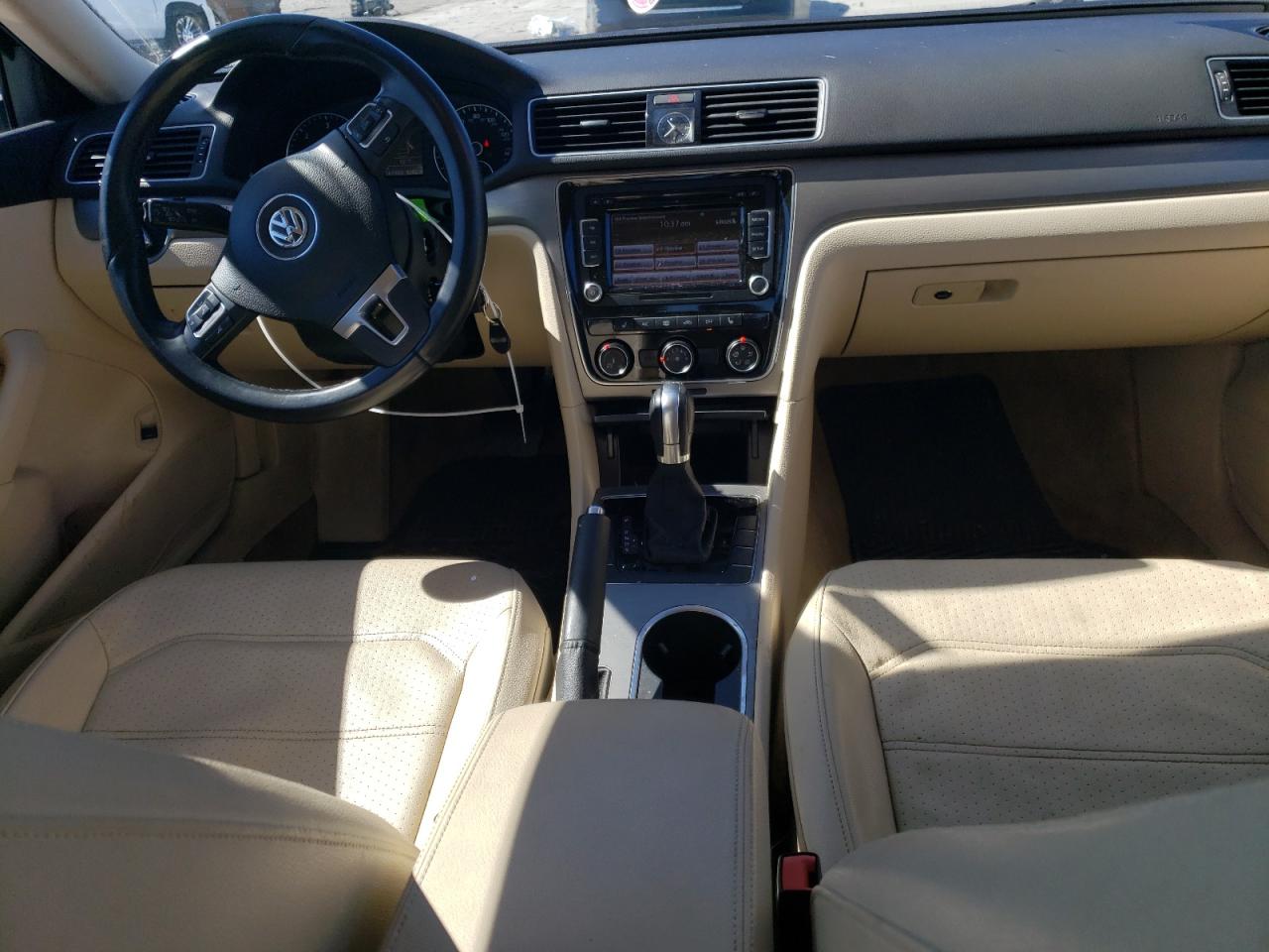 2015 Volkswagen Passat - Image 8