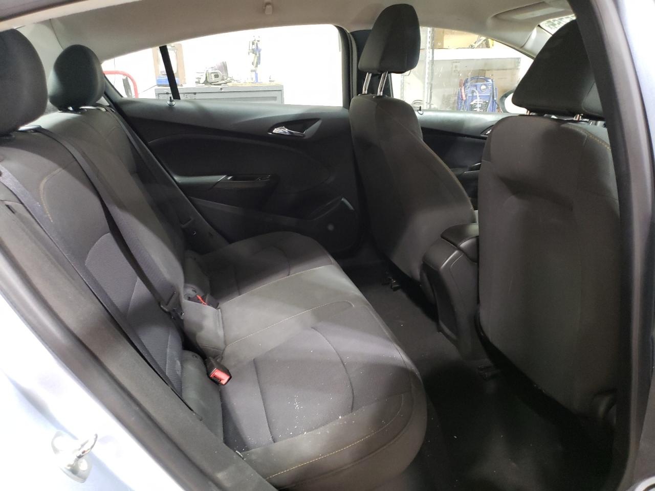 2018 Chevrolet Cruze - Image 10