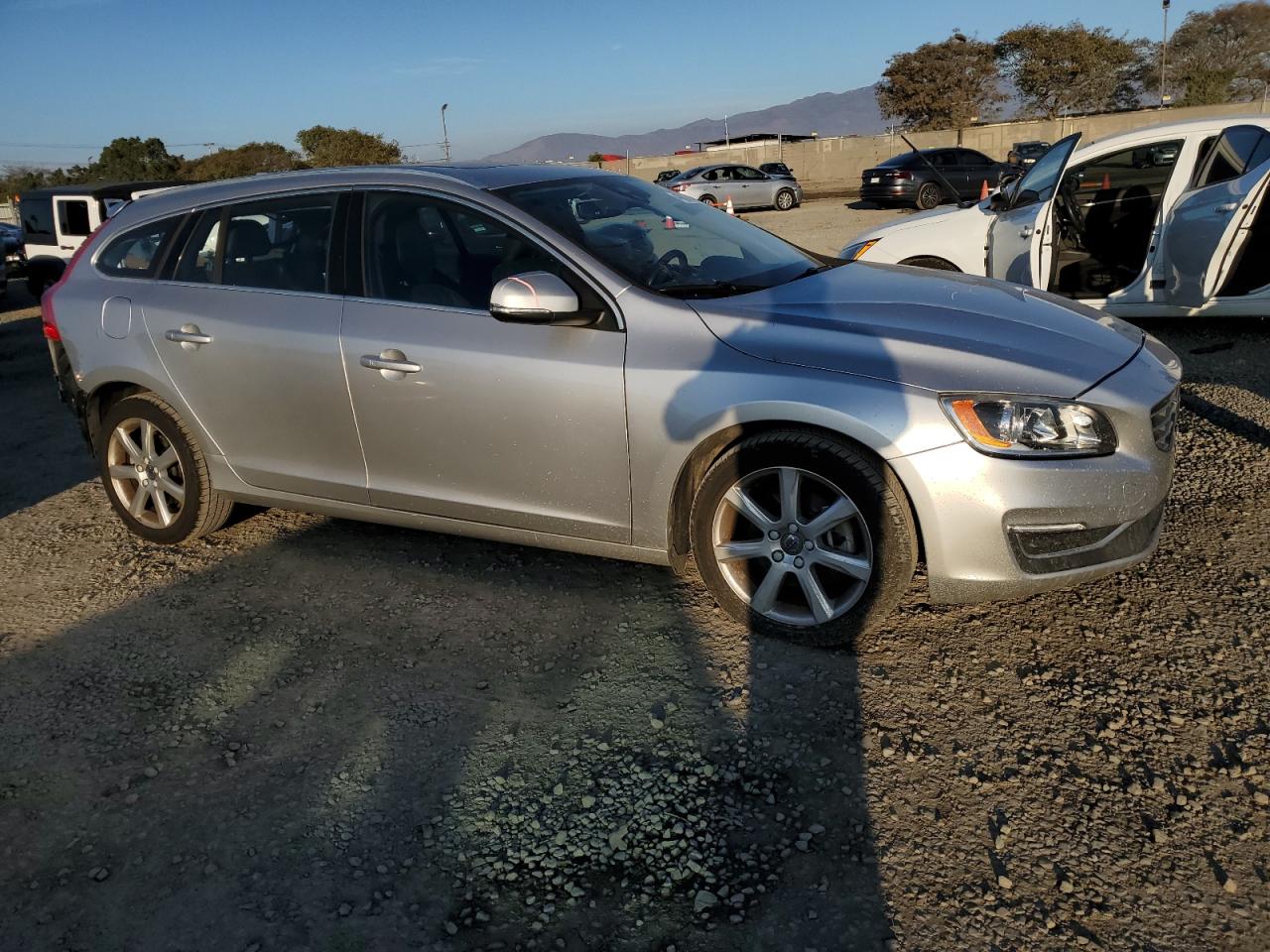 2017 Volvo V60 - Image 4