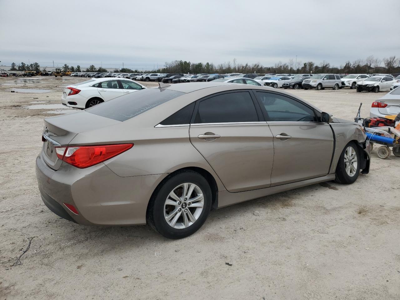 2014 Hyundai Sonata - Image 3