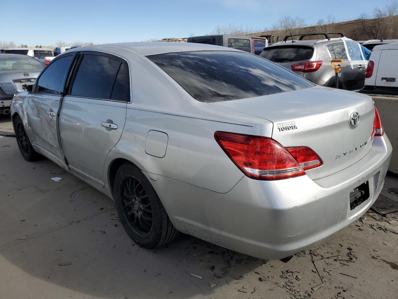 2006 Toyota Avalon - Image 2