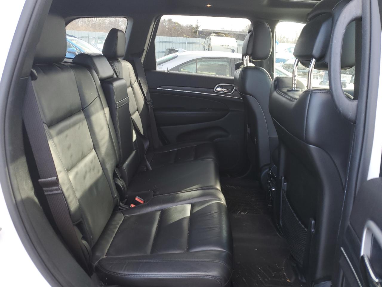 2019 Jeep Grand Cherokee - Image 11