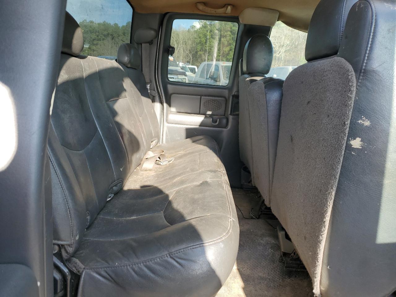 2005 Chevrolet Silverado - Image 10