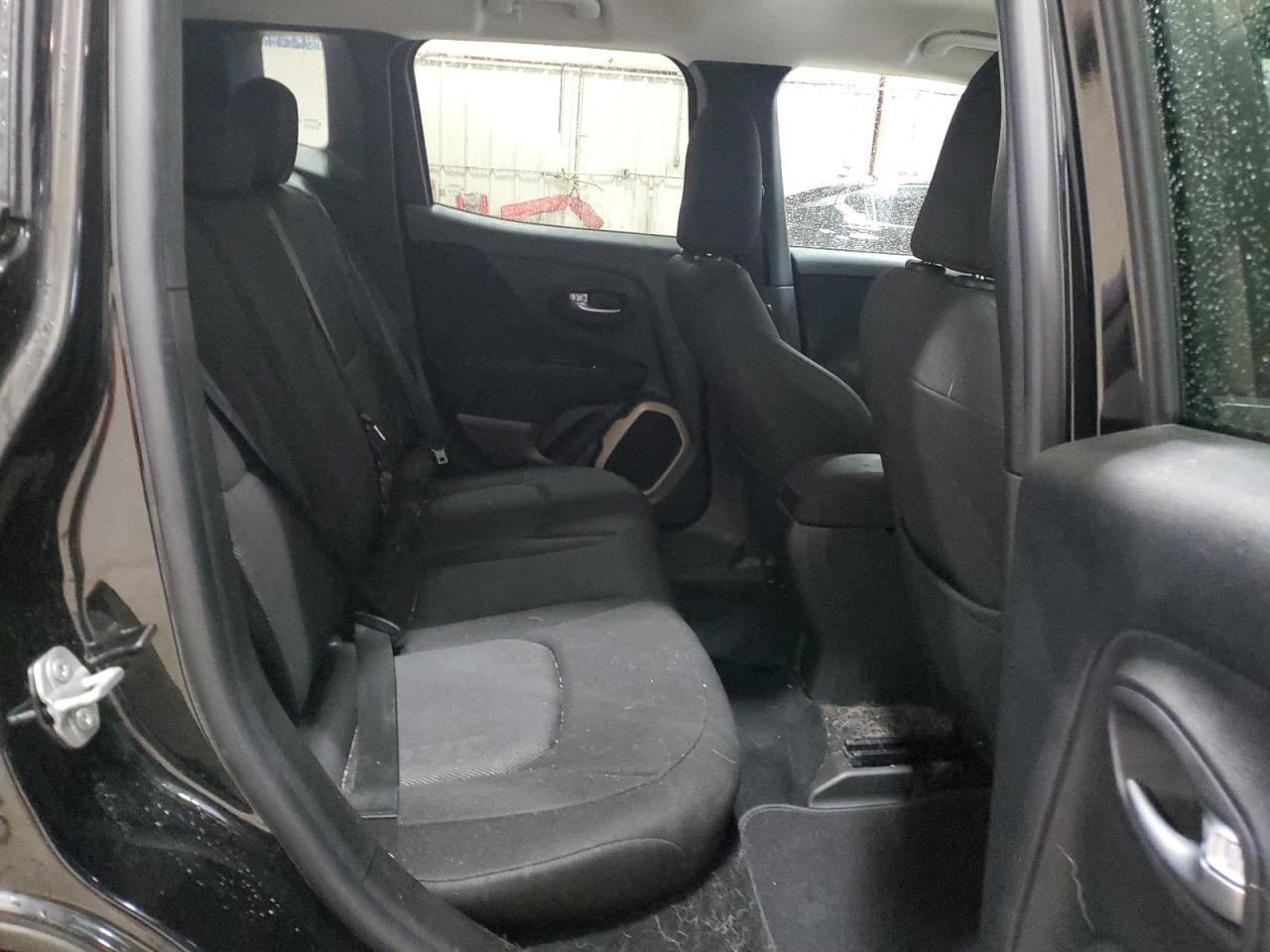 2015 Jeep Renegade - Image 11