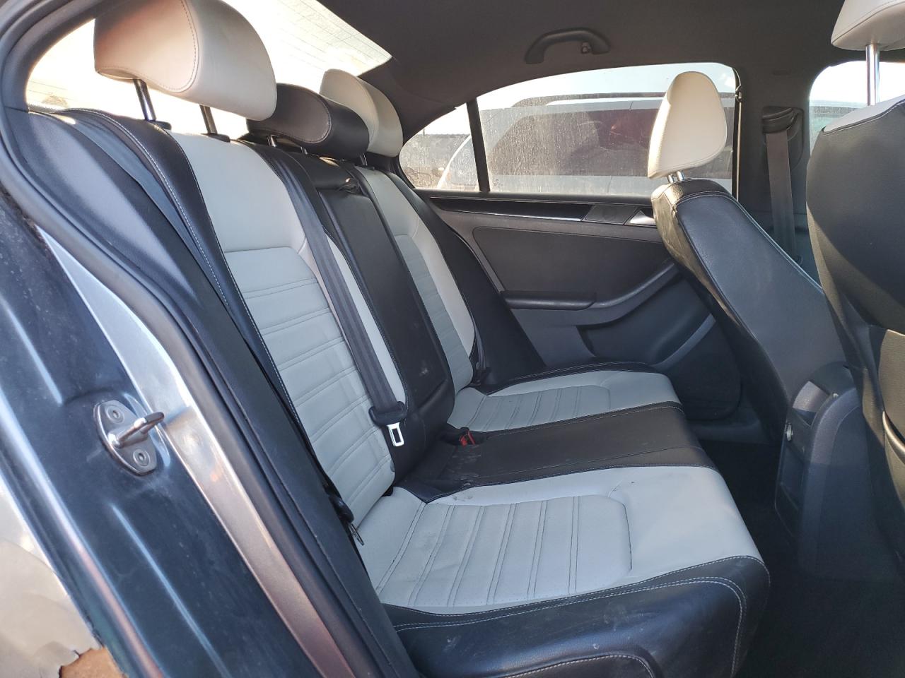 2015 Volkswagen Jetta - Image 10