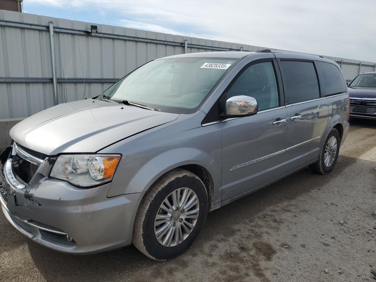 2013 Chrysler Town & Country Limited for Sale in Kansas City, KS - Front End