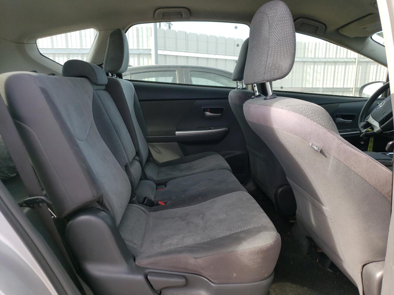 2012 Toyota Prius - Image 10