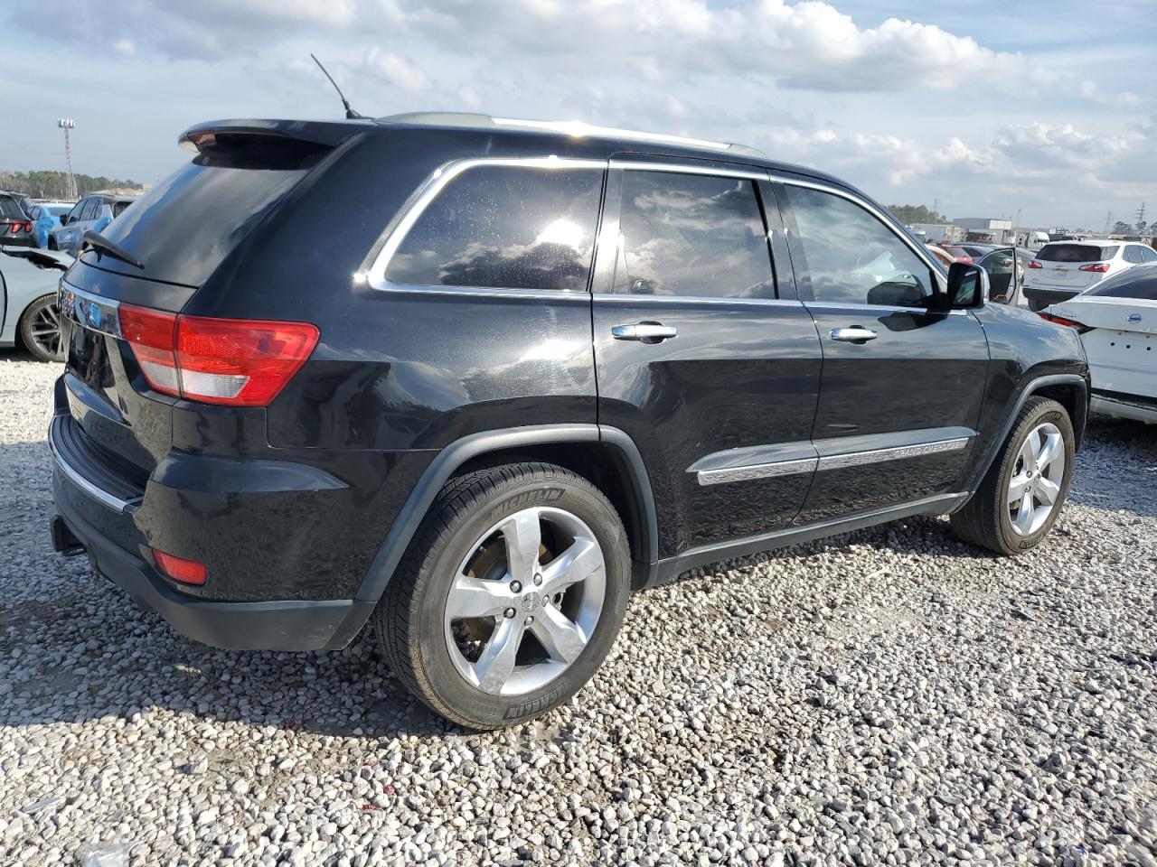 2011 Jeep Grand Cherokee - Image 3