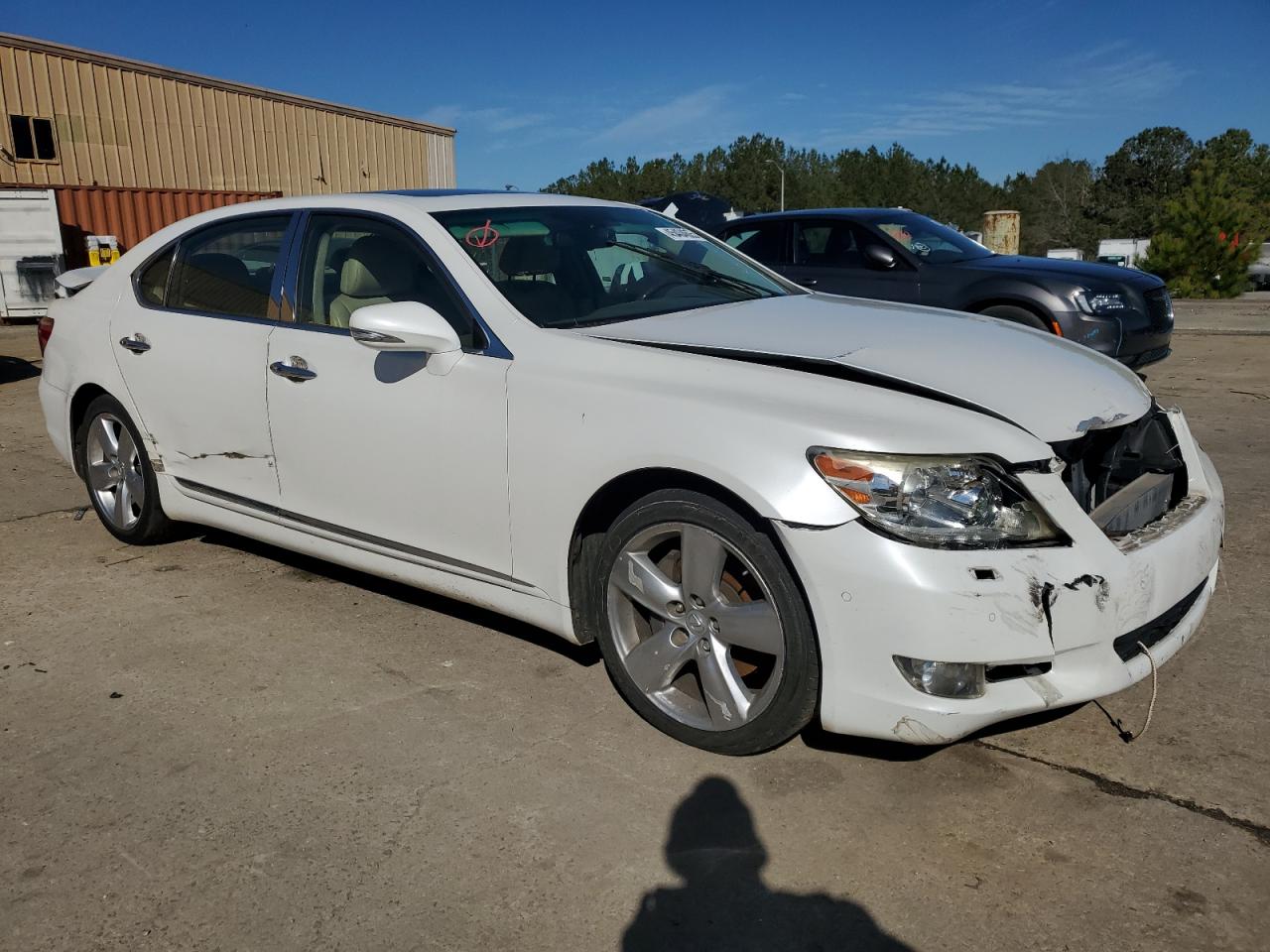 2011 Lexus LS - Image 4