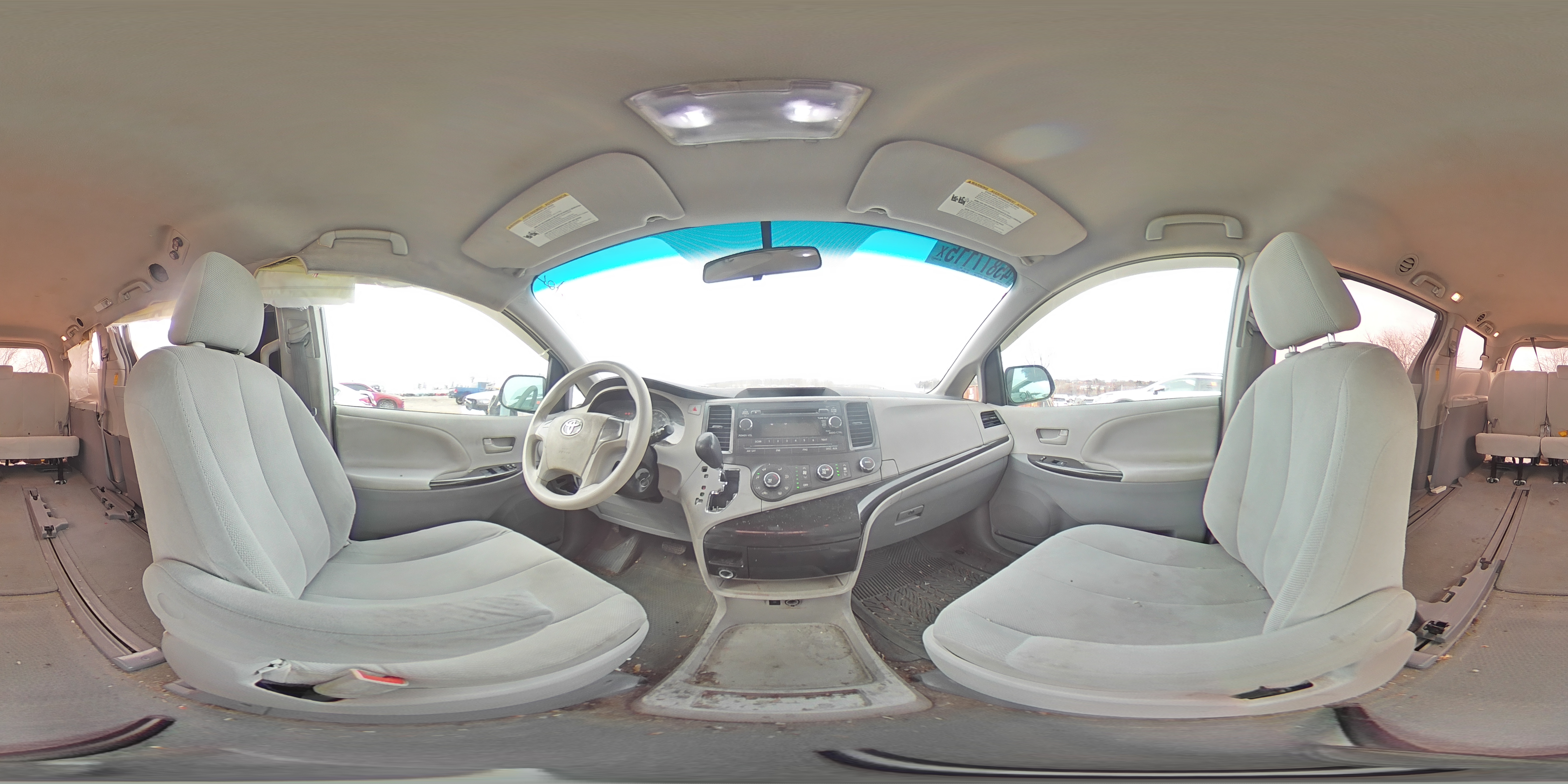 2014 Toyota Sienna - Image 13