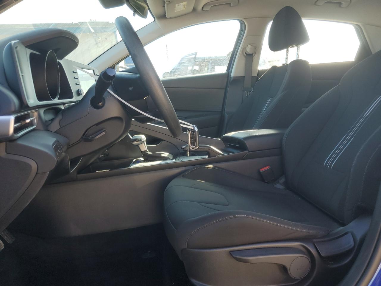 2022 Hyundai Elantra - Image 7