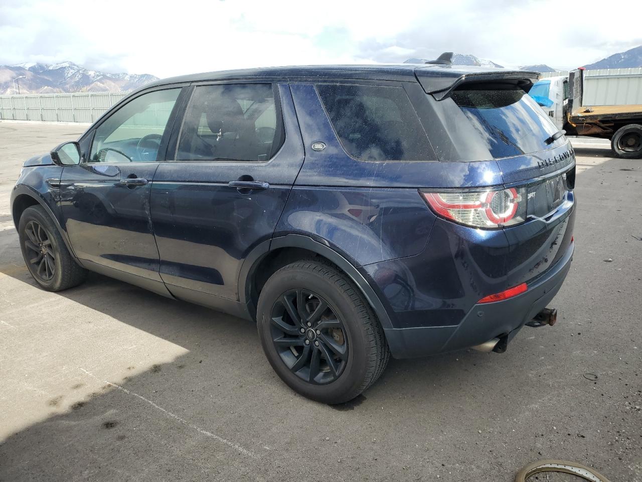 2016 Land Rover Discovery - Image 2