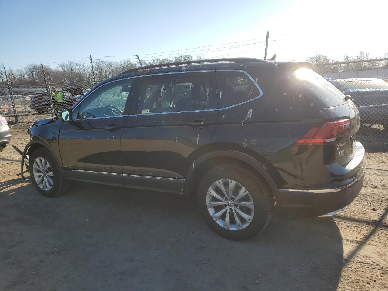 2018 Volkswagen Tiguan - Image 2