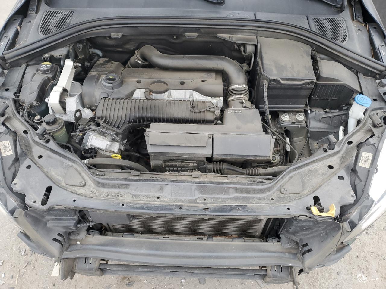 2016 Volvo XC60 - Image 12