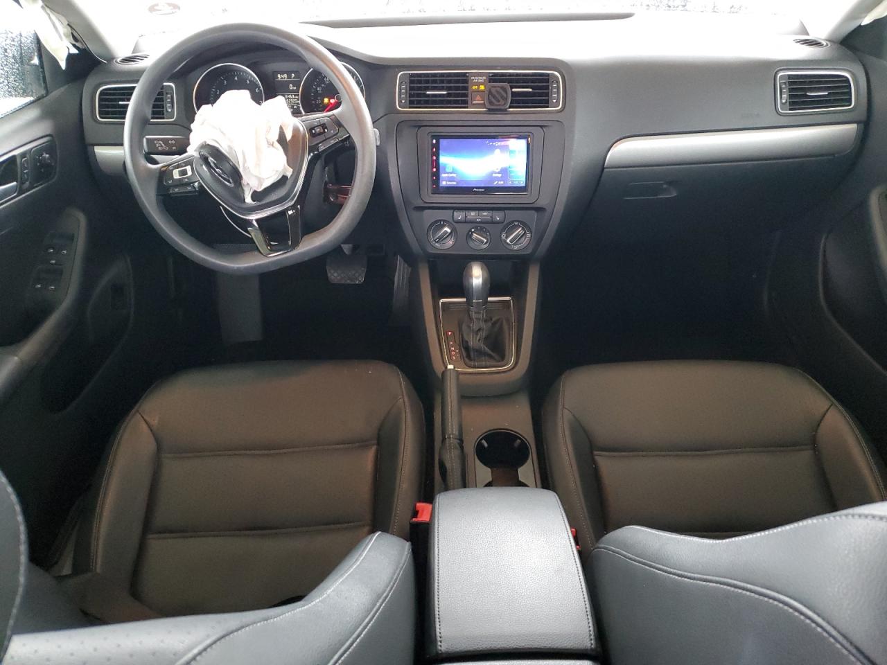 2018 Volkswagen Jetta - Image 8