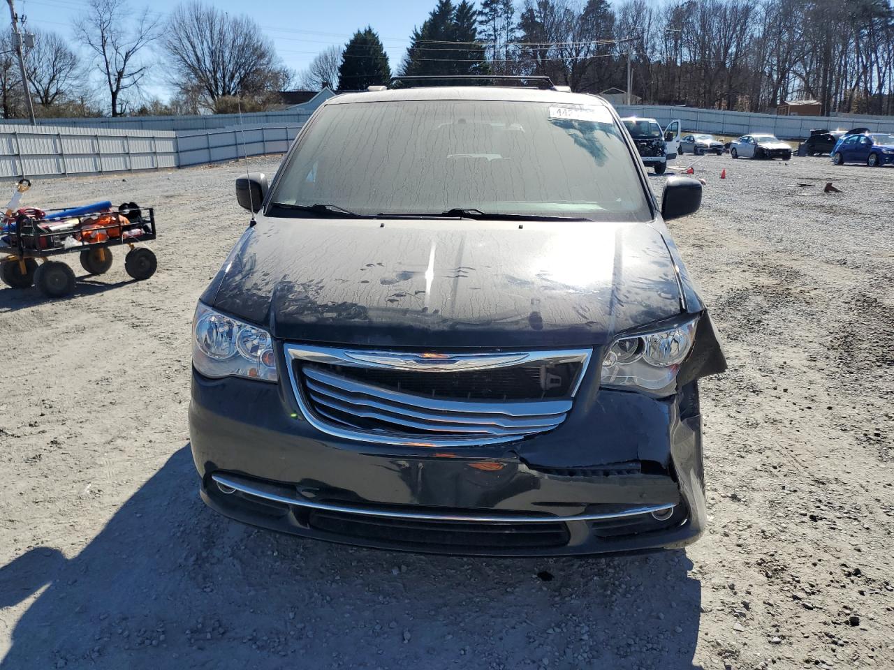 2015 Chrysler Town & Country - Image 5