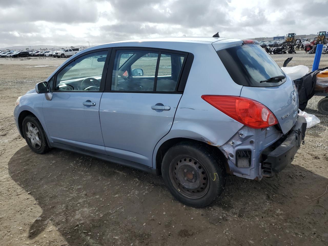 2010 Nissan Versa - Image 2