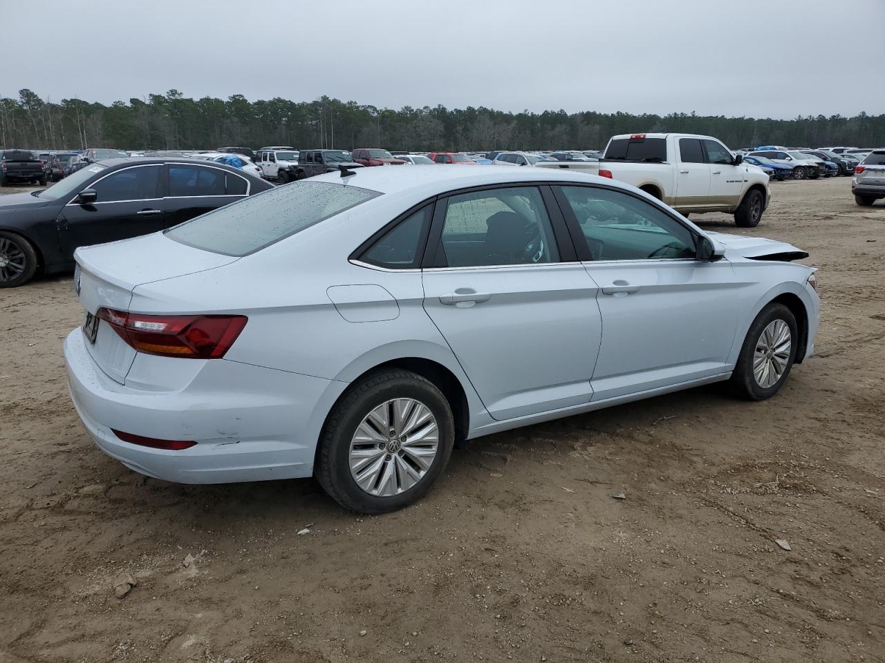 2019 Volkswagen Jetta - Image 3