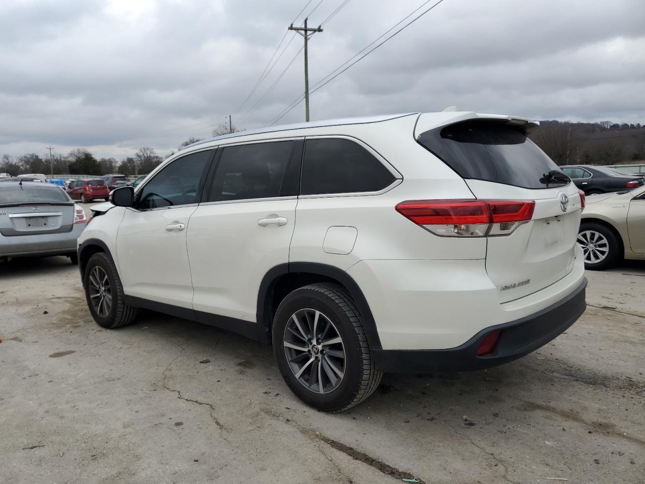 2019 Toyota Highlander - Image 2