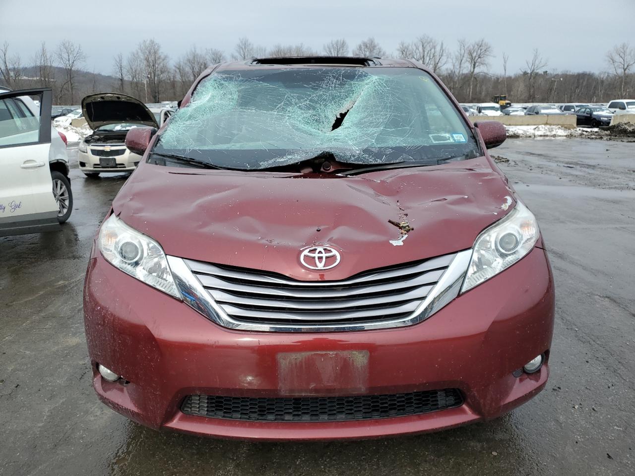 2017 Toyota Sienna - Image 5