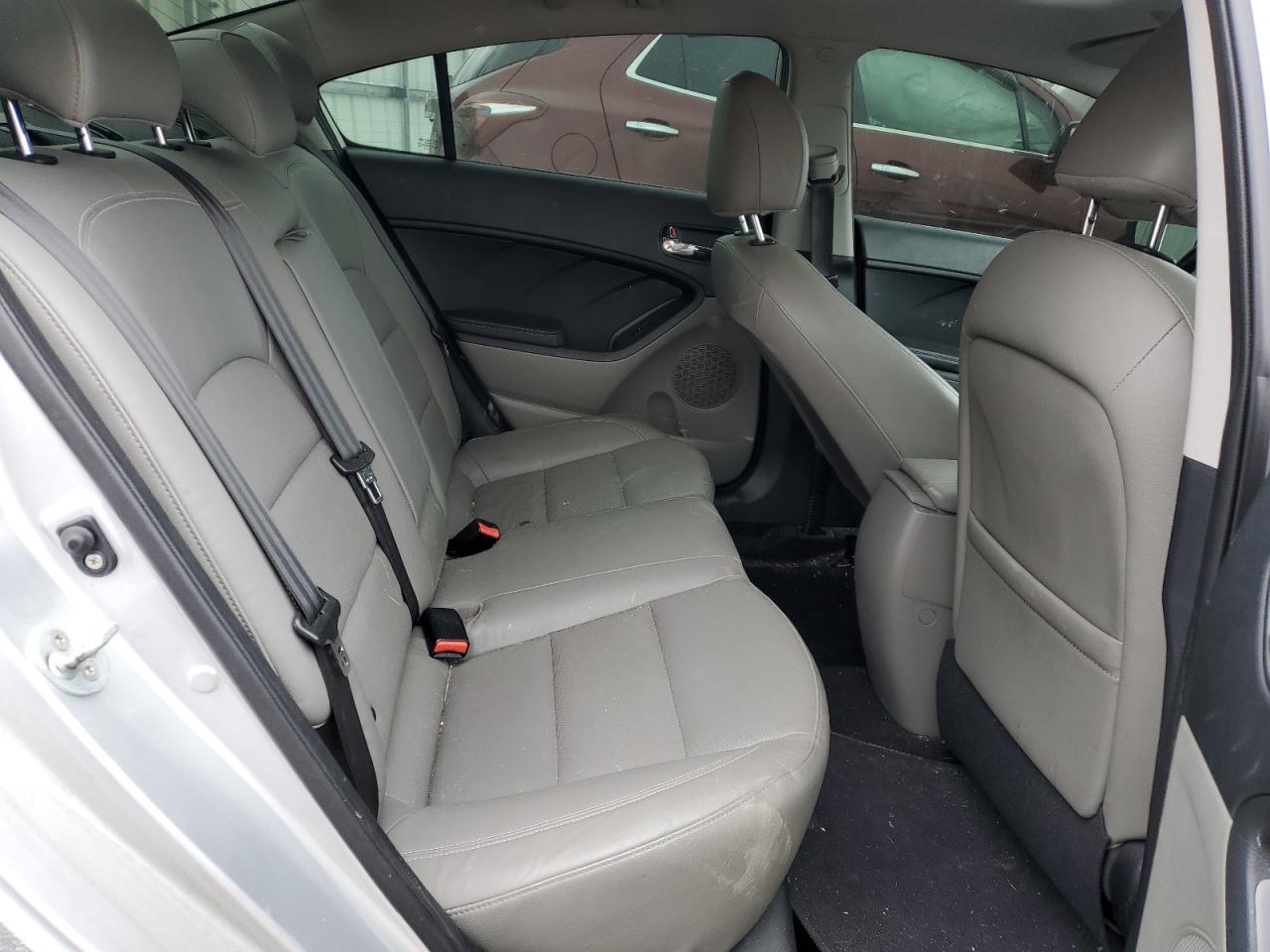 2016 Kia Forte - Image 10
