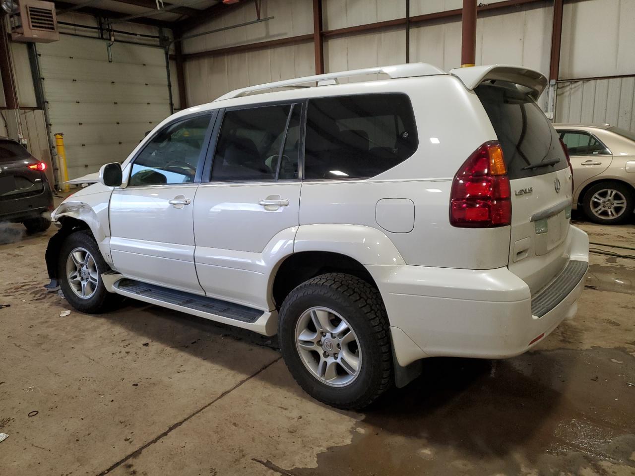 2005 Lexus GX - Image 2