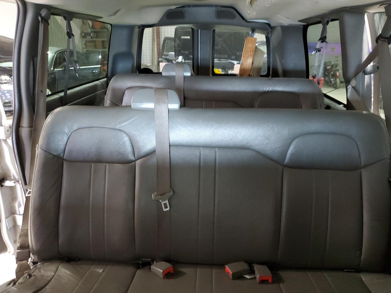 2014 Chevrolet Express - Image 10