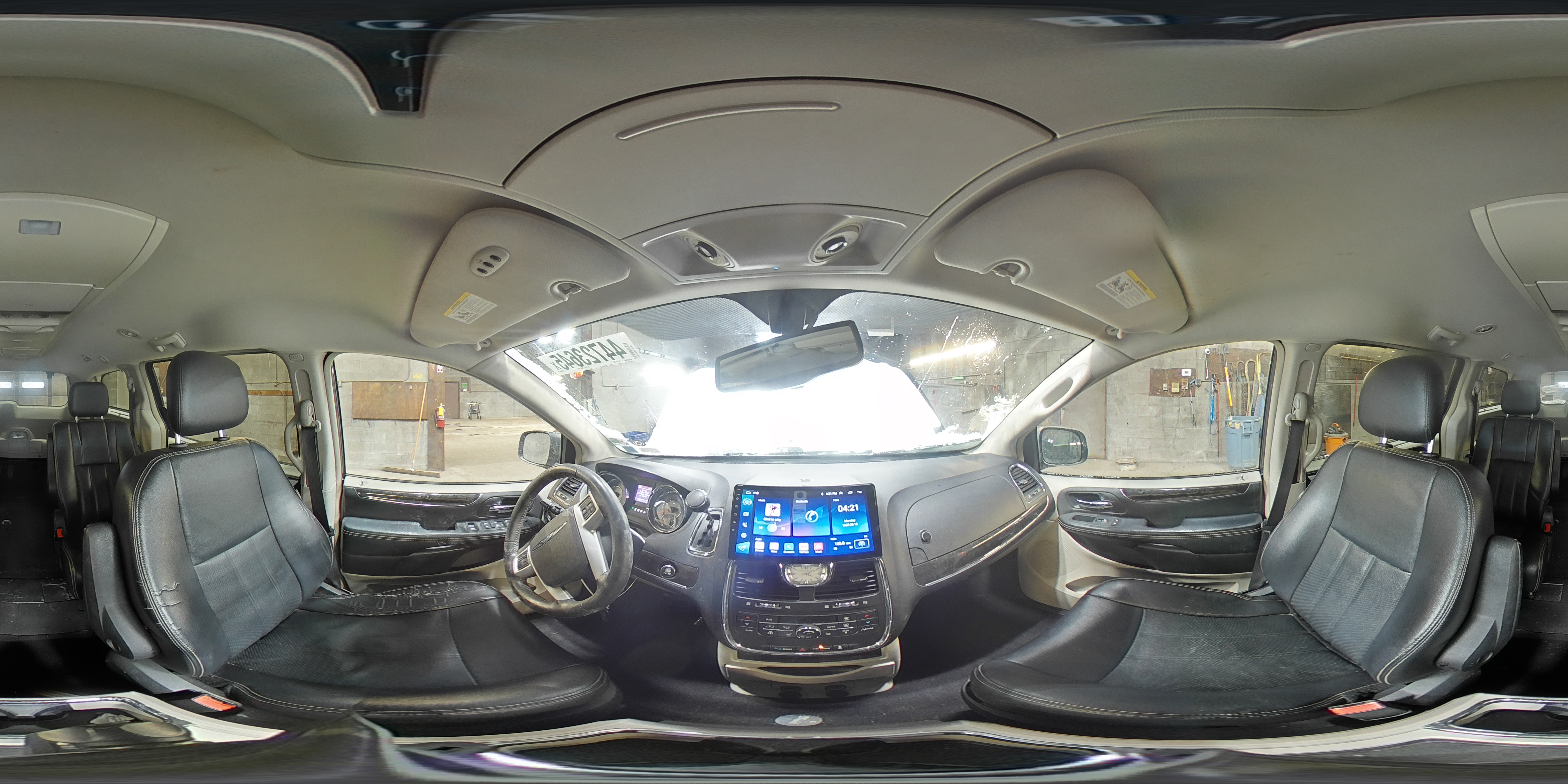 2014 Chrysler Town & Country - Image 13