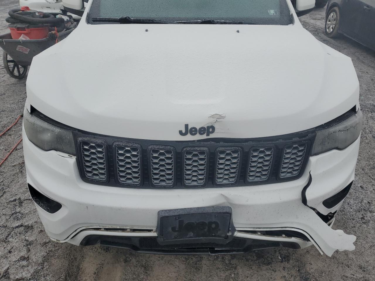2017 Jeep Grand Cherokee - Image 12
