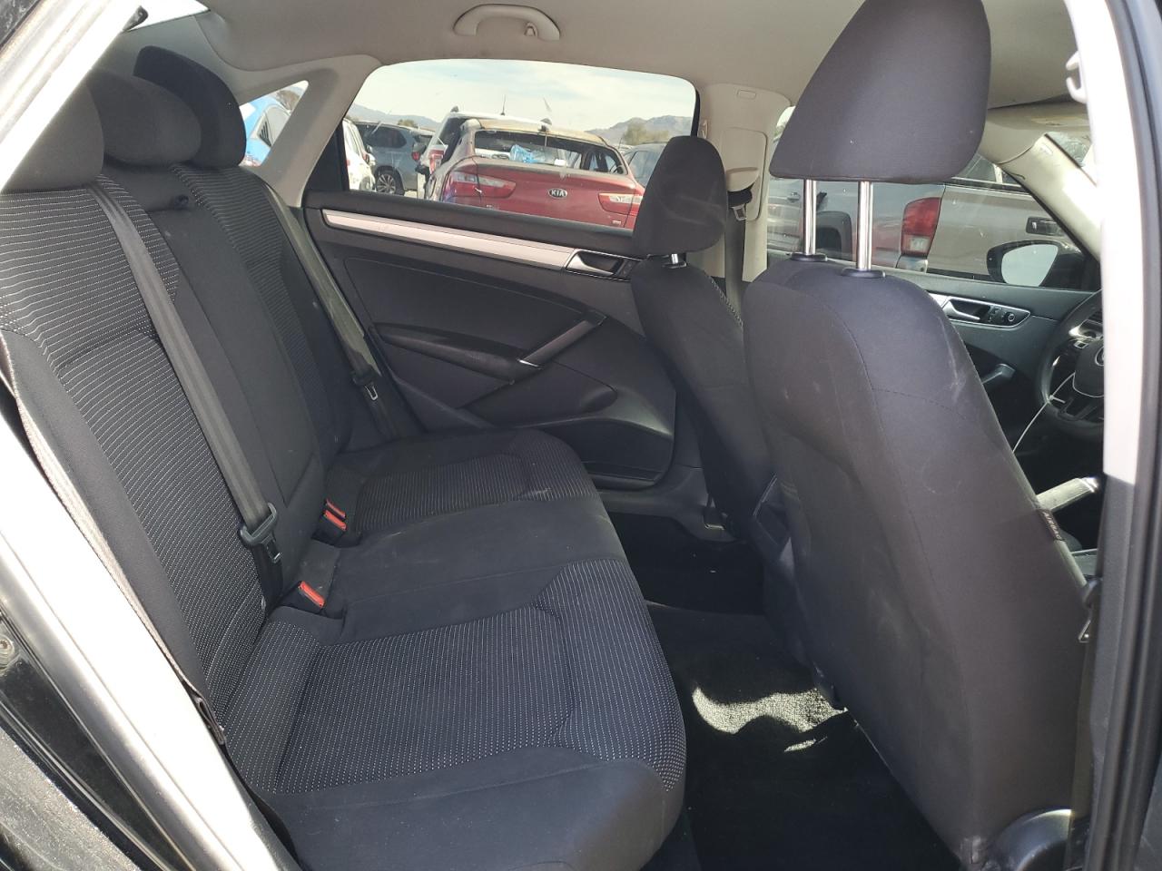 2016 Volkswagen Passat - Image 10
