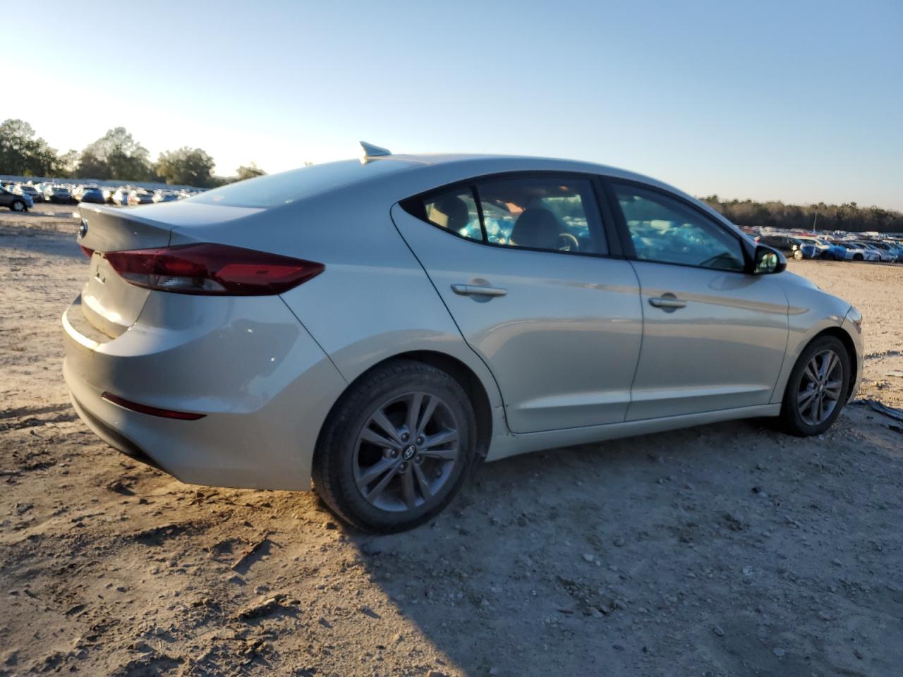 2017 Hyundai Elantra - Image 3