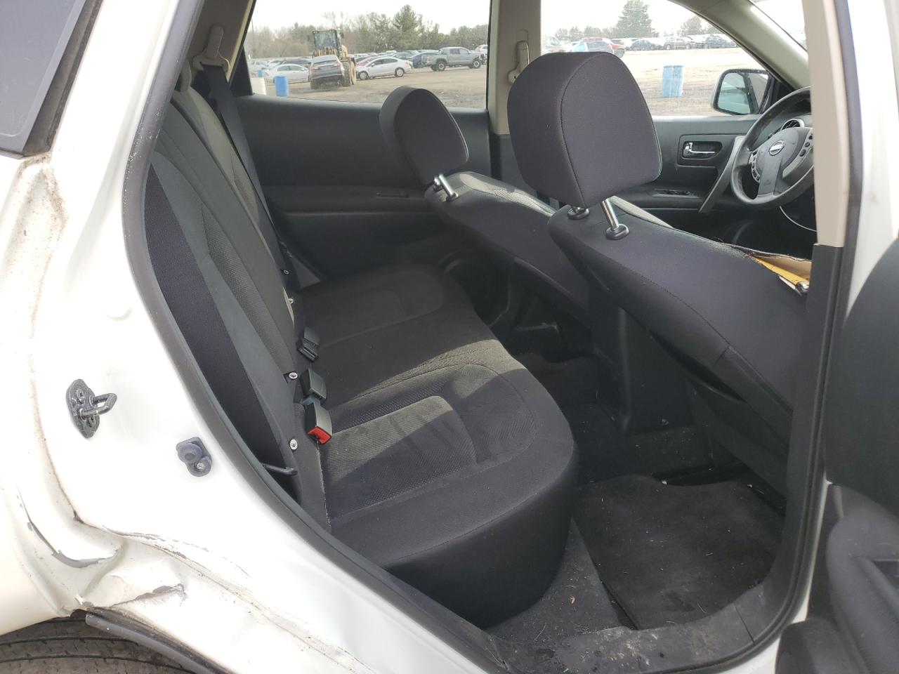 2015 Nissan Rogue - Image 11