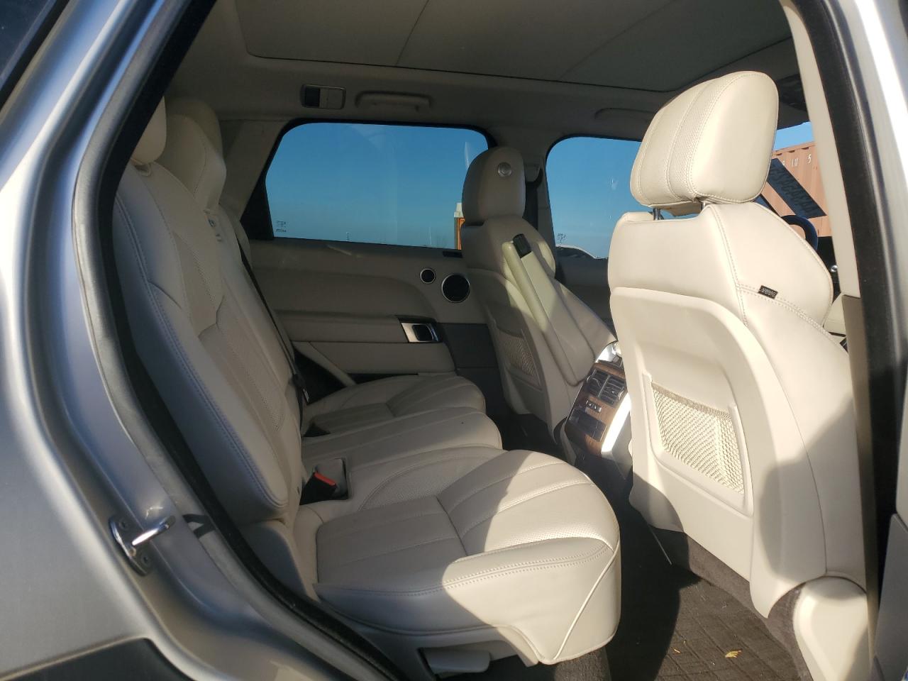 2017 Land Rover Range Rover - Image 10