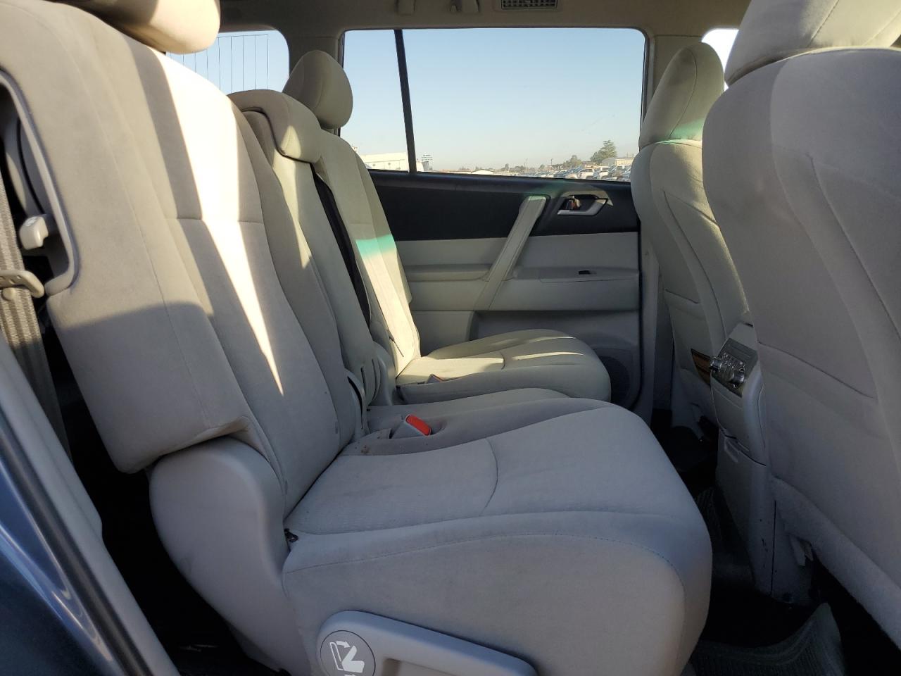 2012 Toyota Highlander - Image 12