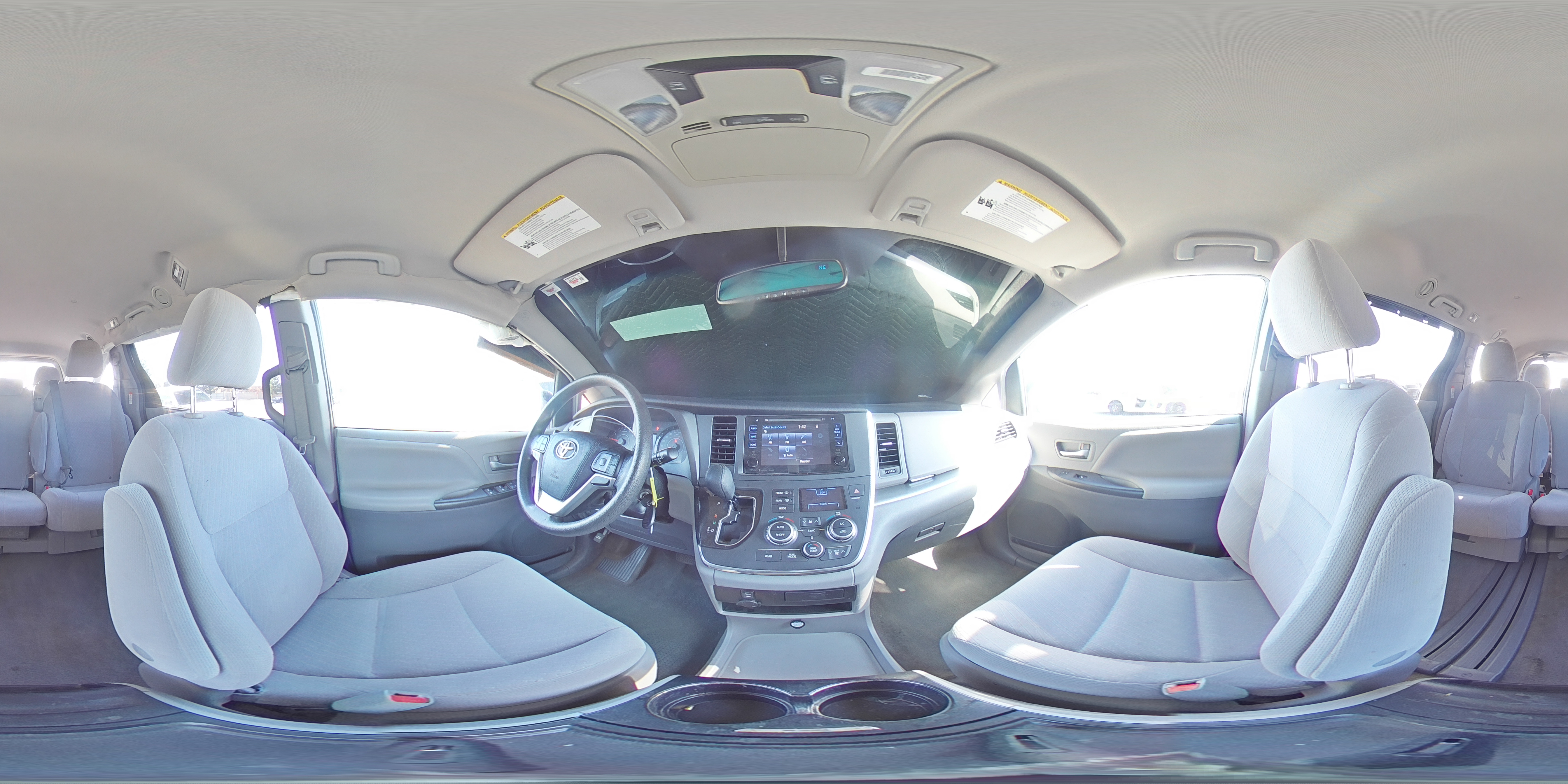 2017 Toyota Sienna - Image 13