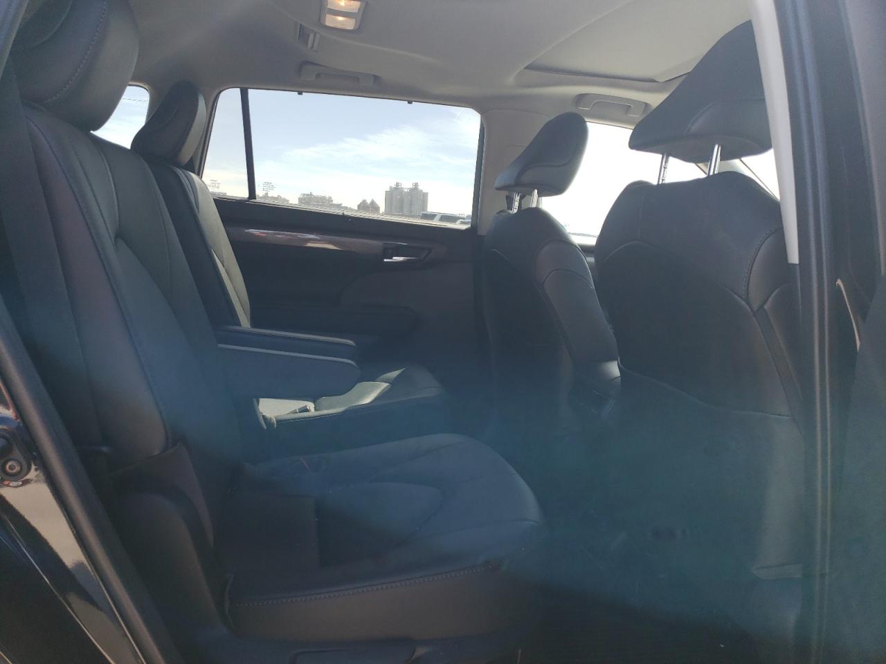 2021 Toyota Highlander - Image 11