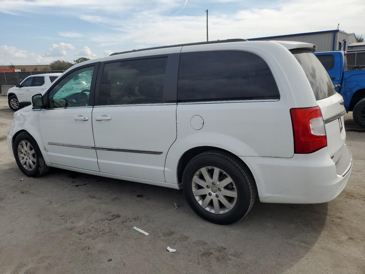2014 Chrysler Town & Country - Image 2