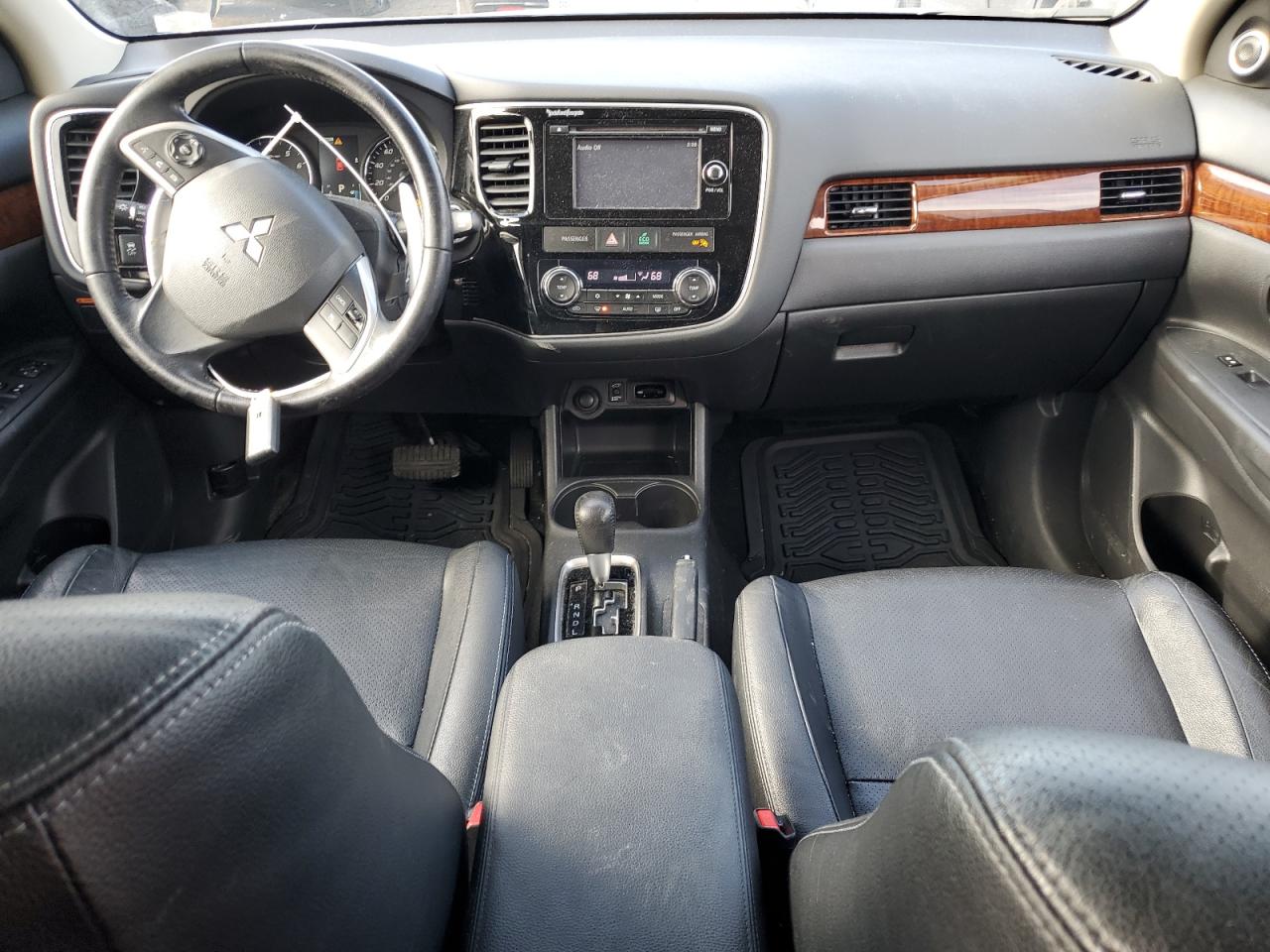 2014 Mitsubishi Outlander - Image 8