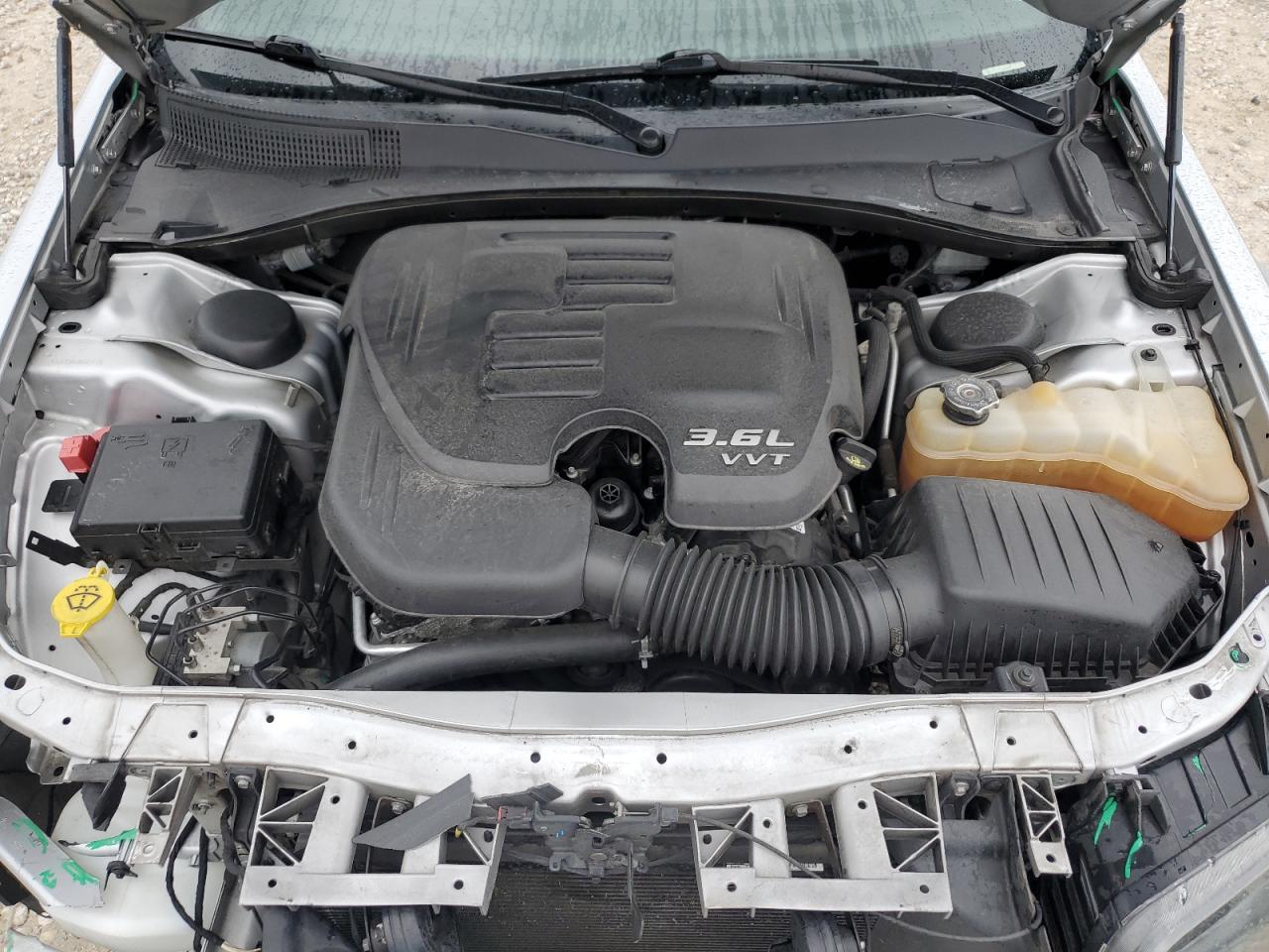 2021 Chrysler 300 - Image 11
