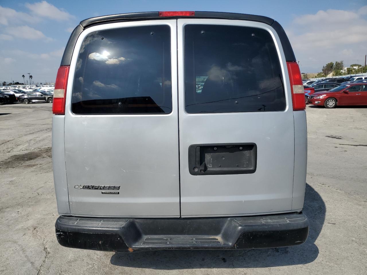 2014 Chevrolet Express - Image 6