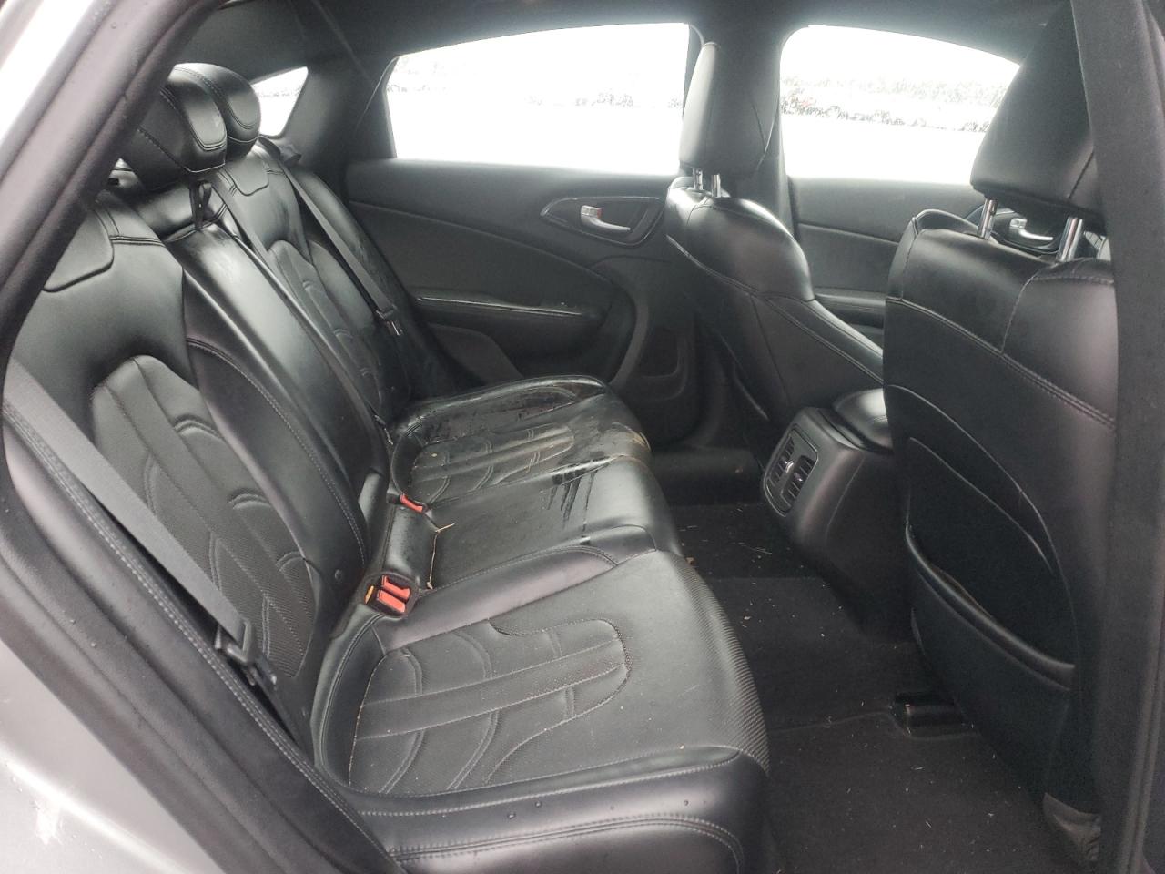 2015 Chrysler 200 - Image 10