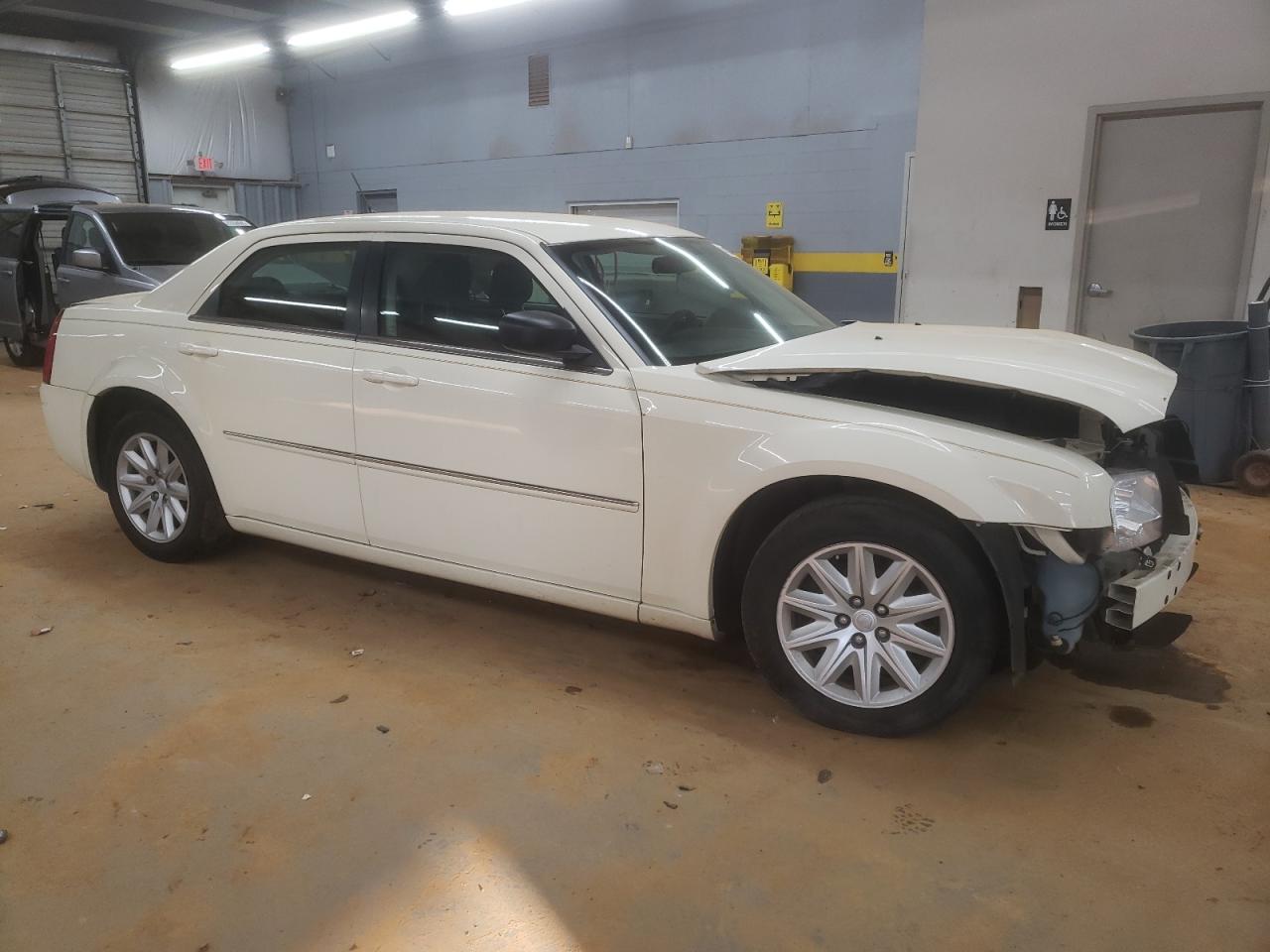 2008 Chrysler 300 - Image 4