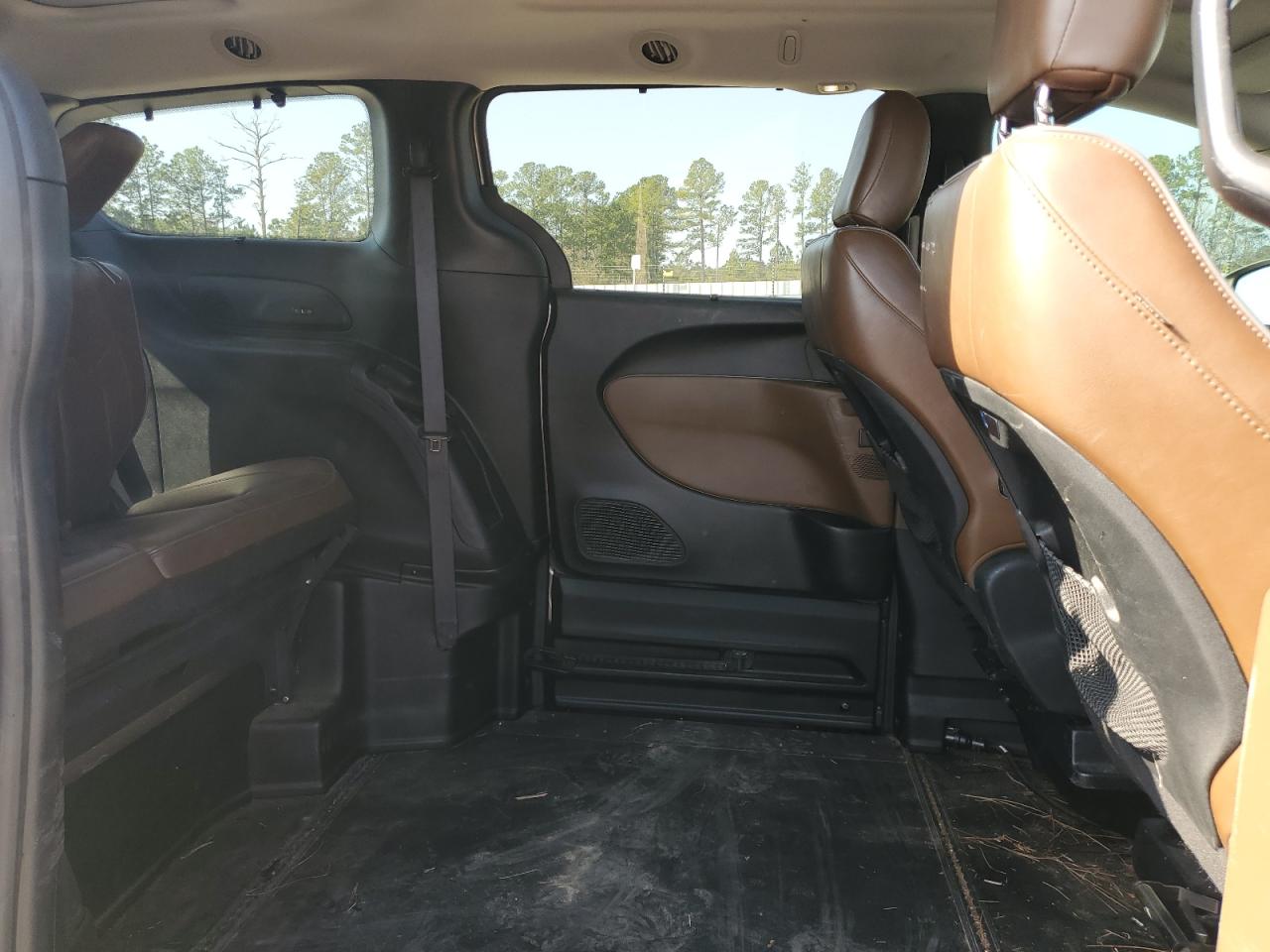 2017 Chrysler Pacifica - Image 11