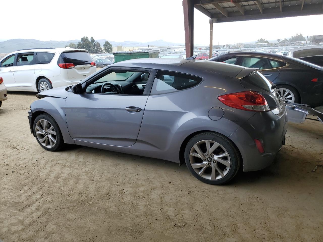 2017 Hyundai Veloster - Image 2