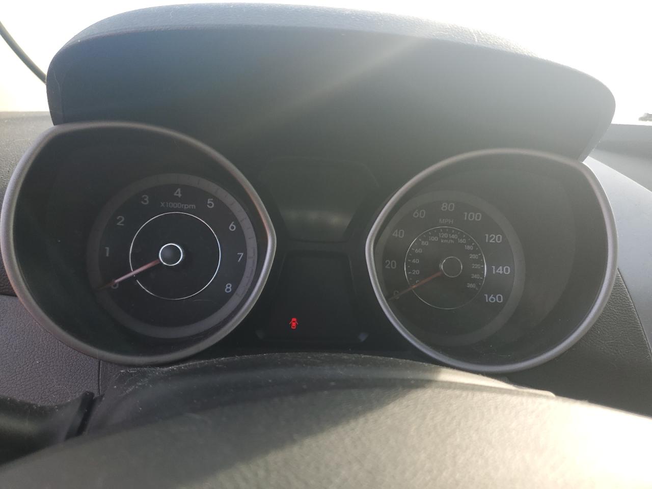 2013 Hyundai Elantra - Image 9