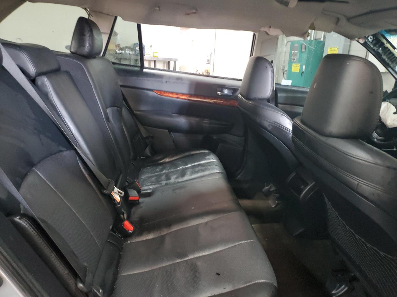 2012 Subaru Outback - Image 11