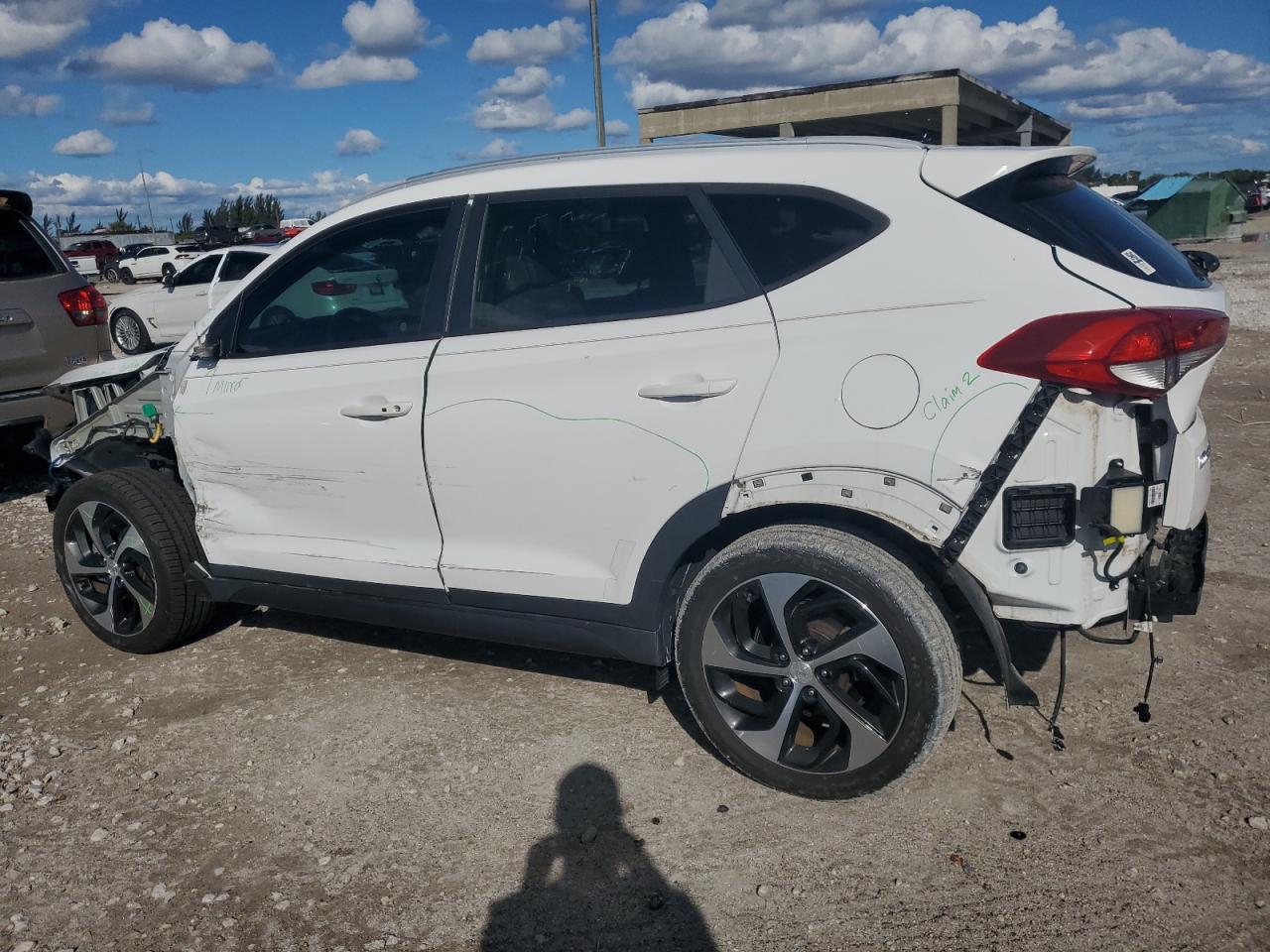 2016 Hyundai Tucson - Image 2