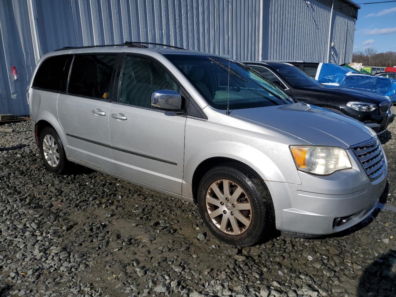 2009 Chrysler Town & Country - Image 4
